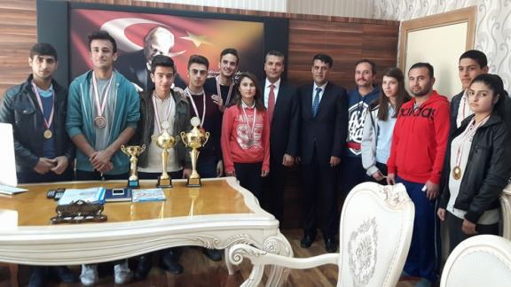 Yahya Kemal Beyatlı Anadolu Lisesi Güreş, Karate ve Futsalda İl Birincisi