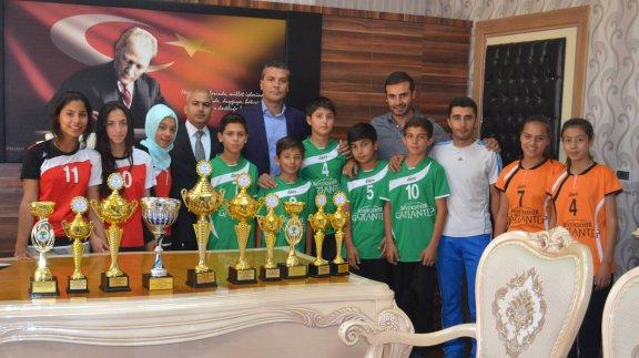 Mehmet Ünsal İlkokulu Ortaokulu Sportif Alanlarda Başarılara İmza Attı