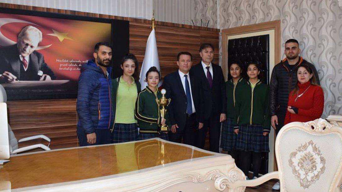 Naciye Mehmet Gençten Ortaokulu Öğrencileri, Yıldız Kızlar Bölge Birinciliği