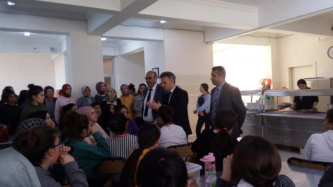 Şube Müdürlerimiz Erkan AKLAP ve Mehmet İLBEY, Şahinbey MTAL pansiyonunu ziyaret ederek öğrencilerle vakit geçirerek sohbet ettiler.