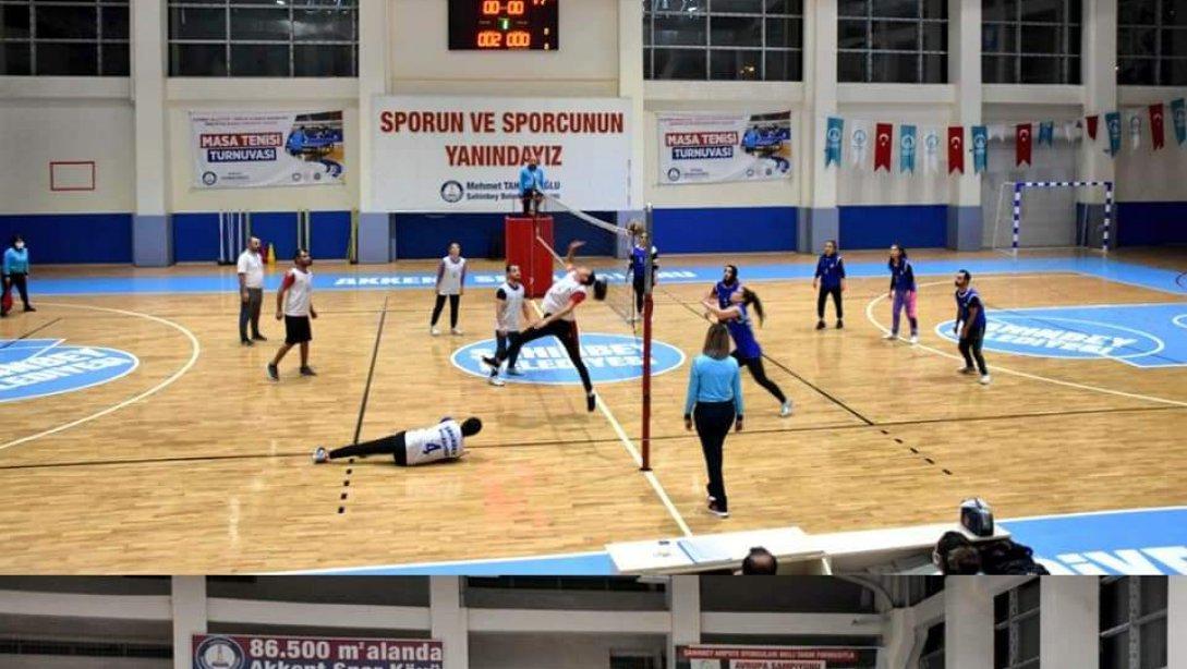 24 Kasım Öğretmenler Günü Voleybol Turnuvası ve Liseler arası E-Spor müsabakaları başladı