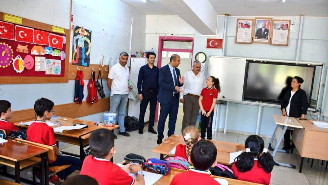 Ayşe Mustafa Sevcan İlkokulu' nu ziyaret