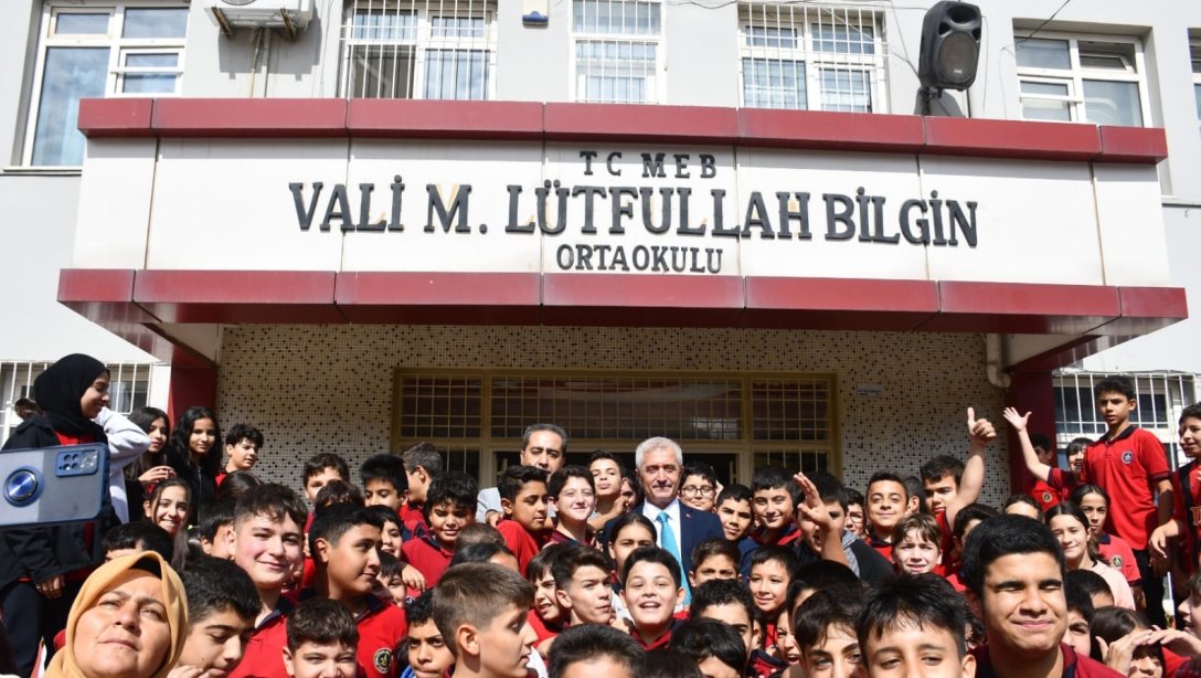 Şahinbey Belediye Başkanı Sayın Mehmet TAHMAZOĞLU ve İlçe Milli Eğitim Müdürümüz Cemal GÜLİSTAN, Vali M.Lütfullah Bilgin Ortaokulu'nu ziyaret ettiler.