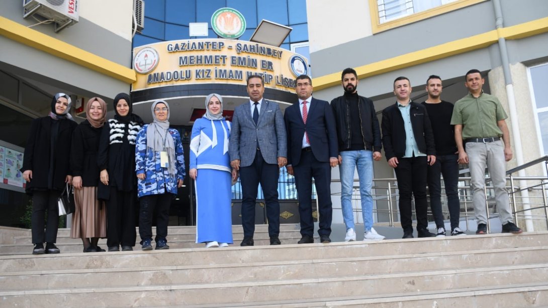 Şahinbey Belediyesi Mehmet Emin Er Kız AİHL'de İstiklal Marşı Töreni