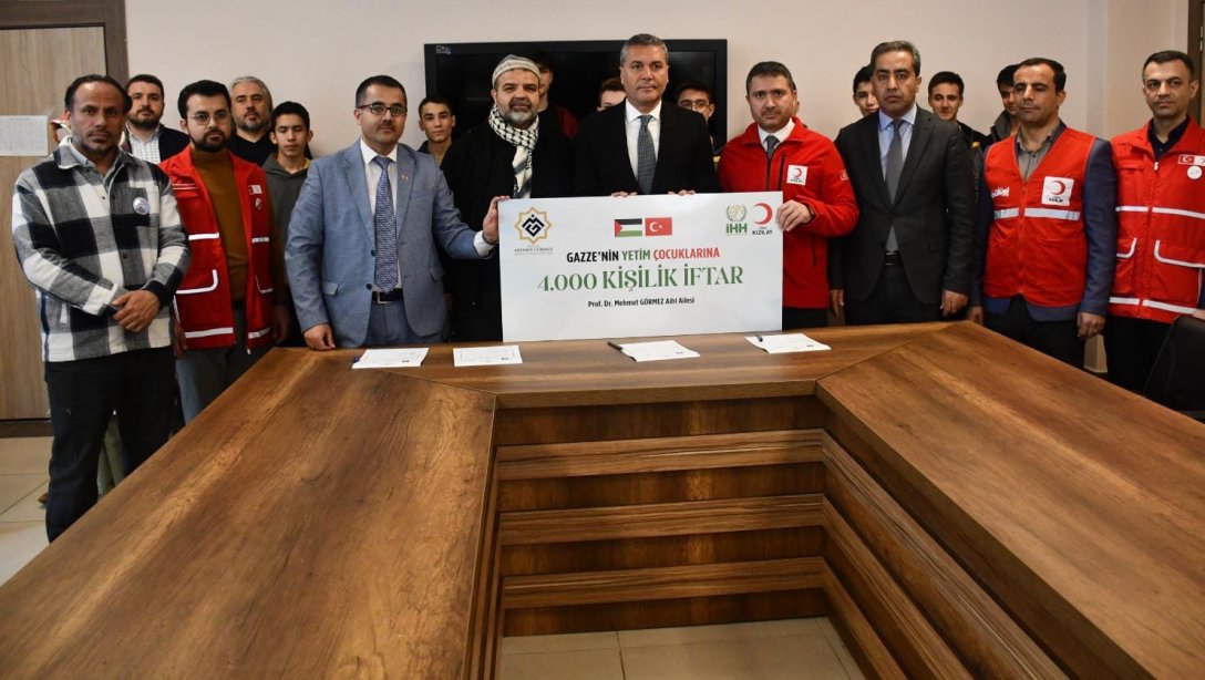 Prof.Dr.Mehmet Görmez AİHL ailesinden Gazzeli yetimlere yardım eli
