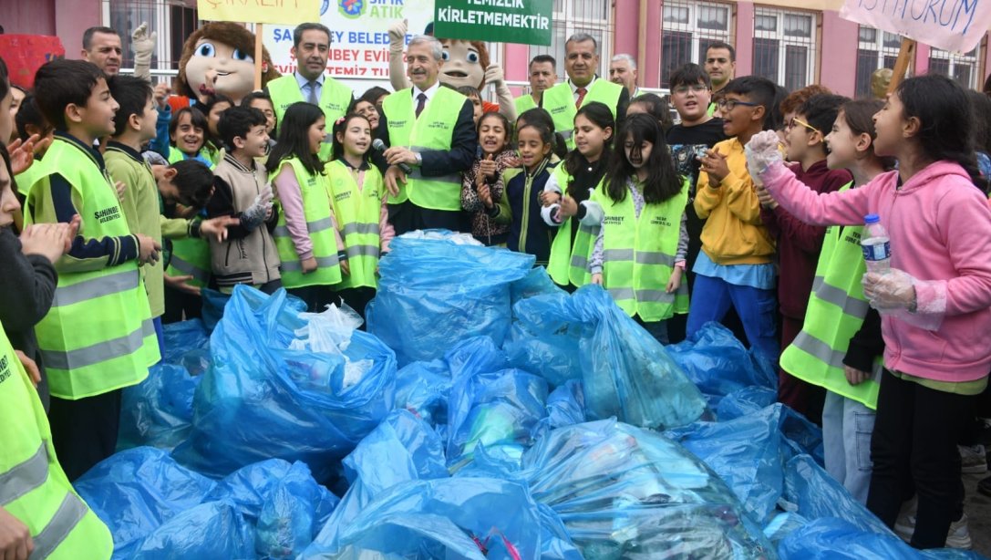 Dayı Ahmet Ağa İlkokulu'nda  Kirletmeyen Nesil, Tertemiz Şehir, Şahinbey'i Seviyorum Örnek Uygulamalar Projesi