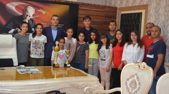 Naciye Mehmet Gençten Ortaokulu Hokeyde Türkiye 3. lüğünü ele geçirdi