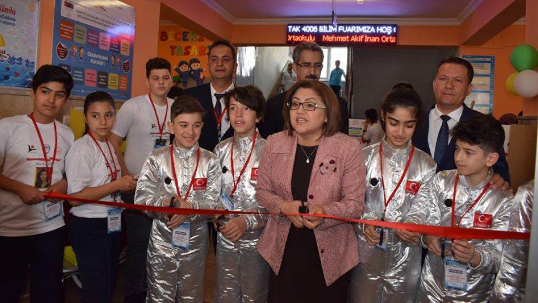 Mehmet Akif İnan Ortaokulu 4006 TÜBİTAK Bilim Fuarının Açılışı