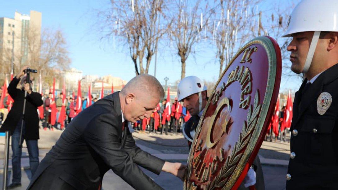 Valimiz Davut GÜL'ün katılımlarıyla Gazi Mustafa Kemal Atatürk'ün Gaziantep'e gelişinin 87. yıldönümü kapsamında program düzenlendi.