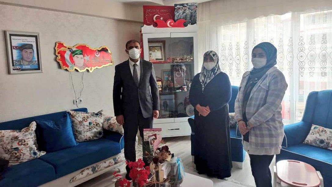 Şehitlerimiz İsa Karakaş ve Şıh Mehmet Demir'in kıymetli yadigarı ailelerini ziyaret