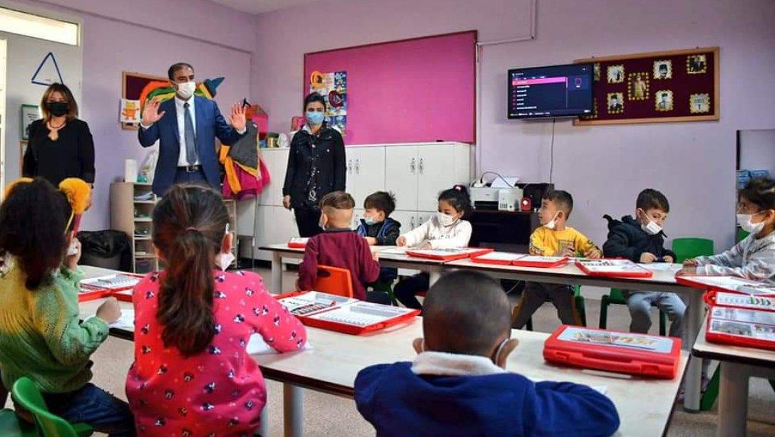 Gazi Anaokulu ve Şehit Ömer Kılıçoğlu İlkokulunu ziyaret