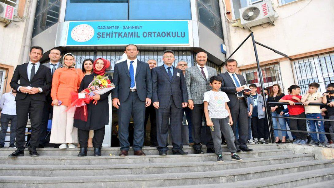 Şehitkamil Ortaokulu' nda Şehit P.Teğmen Mehmet KIVIK adına yapılan kütüphanenin açılış gerçekleştirildi.