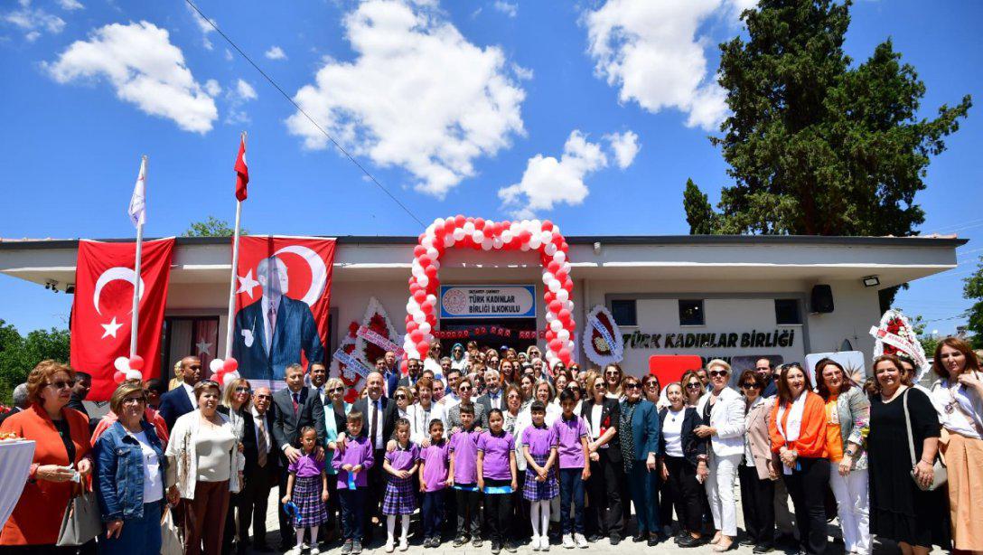 Türk Kadınlar Birliği İlkokulumuzun açılışı, Vali Vekili Sn. Bülent UYGUR, protokol, Türk Kadınlar Birliği üyeleri, öğretmen ve öğrencilerimizin katılımları ile gerçekleştirildi.