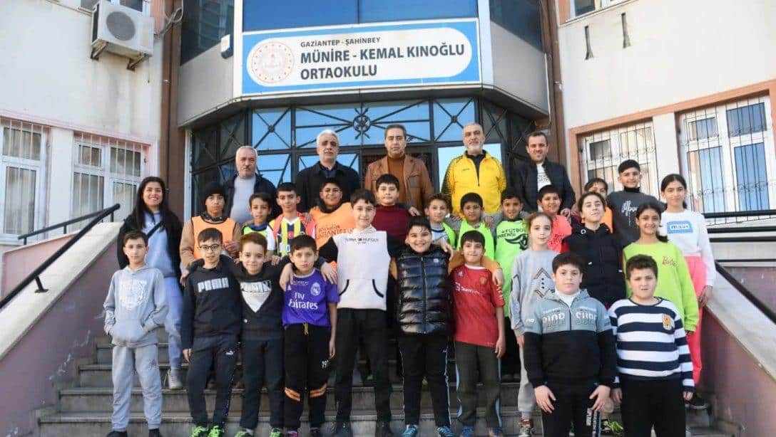 Münire Kemal Kınoğlu Ortaokulu'nu Ziyaret