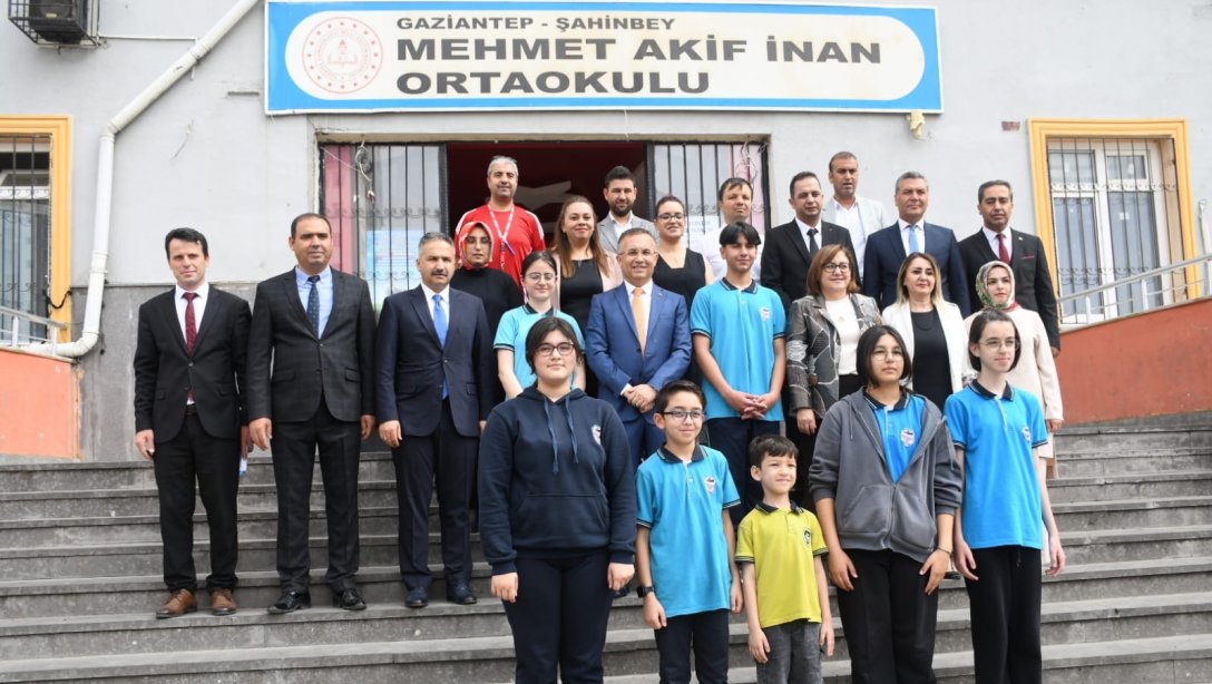 Mehmet Akif İnan Ortaokulunu Ziyaret