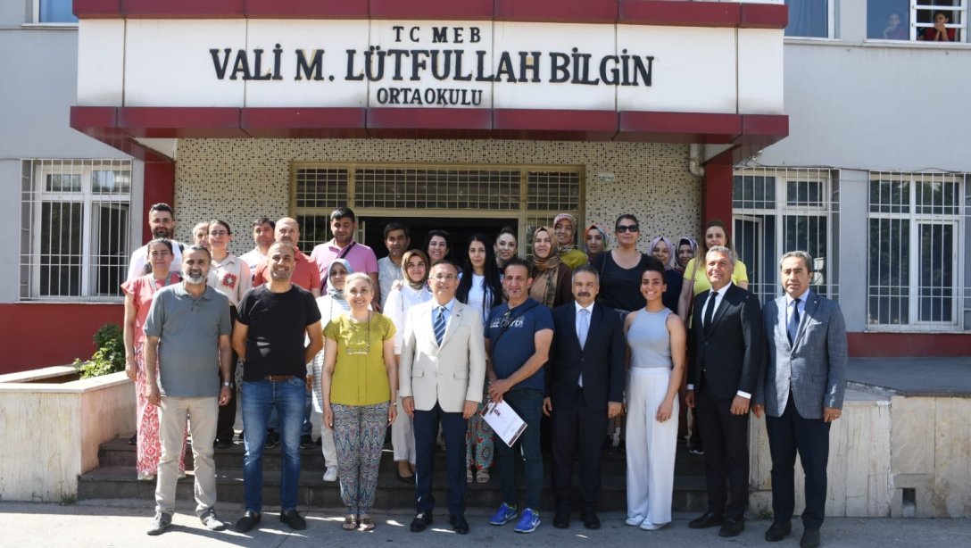 Vali Mehmet Lütfullah Bilgin Ortaokulunu Ziyaret