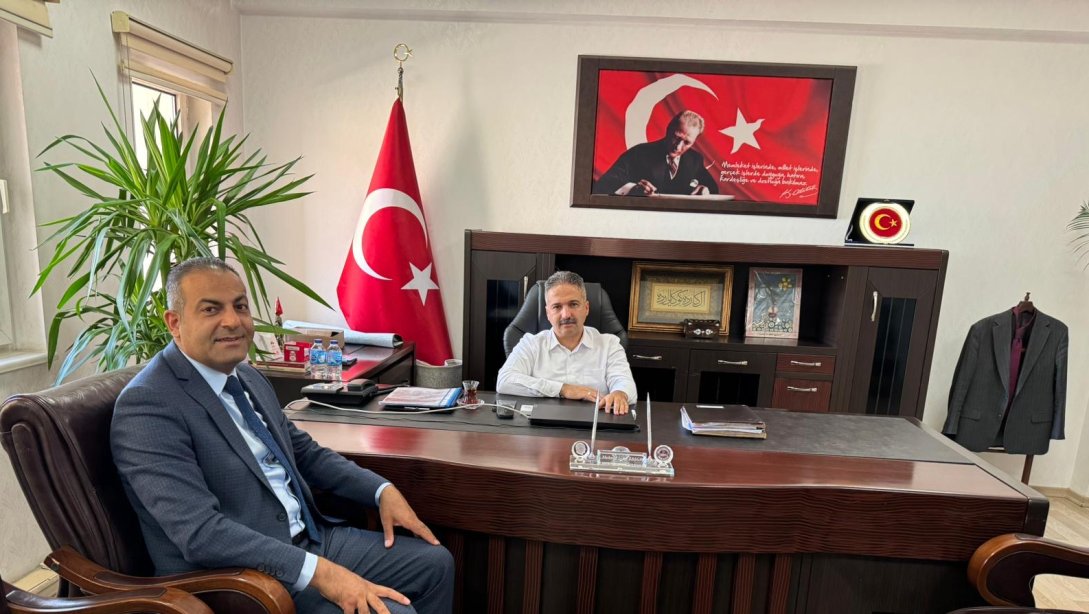 İlçe Milli Eğitim Müdürümüz Eyüp GÜNEŞ, Sayın Kaymakamımız Mehmet Emin TAŞÇI'yı makamında ziyaret etti.