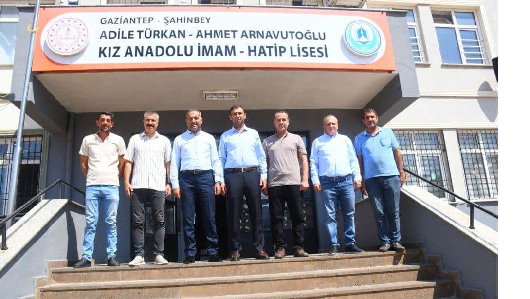 Millî Eğitim Müdürümüz Dr. Erdal Kılınç ve İlçe Millî Eğitim Müdürümüz Eyüp Güneş,   Adile Türkan-Ahmet Arnavutoğlu Kız Anadolu İmam-Hatip Lisesini ziyaret ettiler.