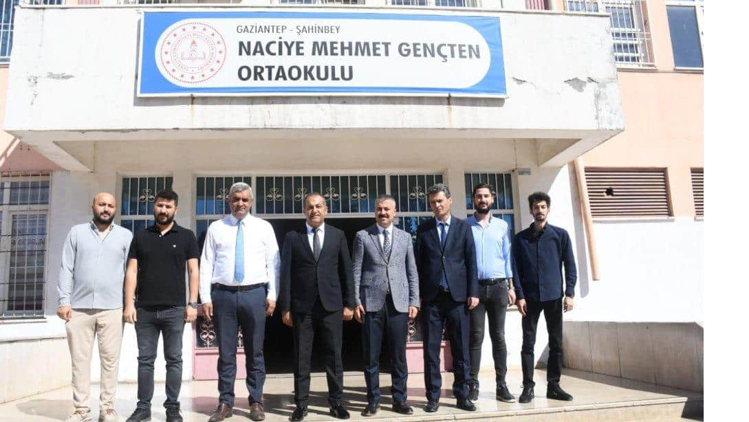 İlçe Millî Eğitim Müdürümüz Eyüp Güneş, Şube Müdürümüz İrfan Şan ile birlikte ,Naciye Mehmet Gençten Ortaokulu öğrenci, öğretmen ve okul yöneticileri ile bir araya geldiler.