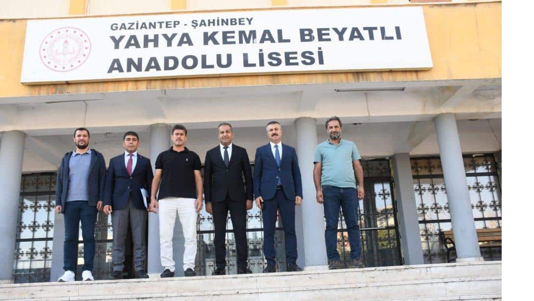 İlçe Millî Eğitim Müdürümüz Eyüp Güneş, Şube Müdürlerimiz Abdullah Yılmaz ve Mehmet Özdemir  ile birlikte ,Yahya Kemal Beyatlı Anadolu Lisesini ziyaret ettiler.