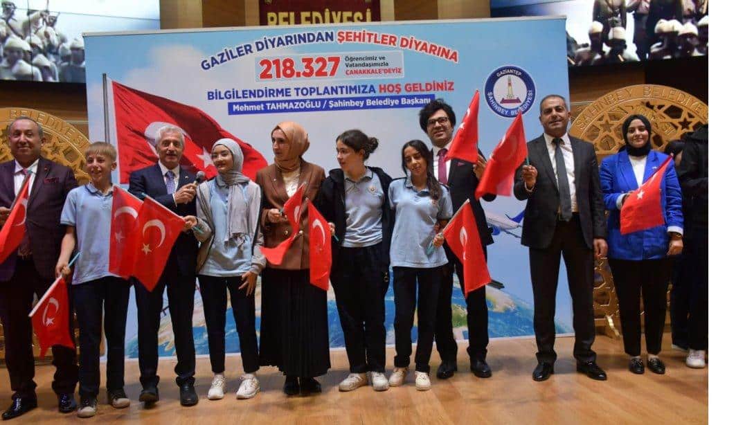 Şahinbey Belediye Başkanı Sn.Mehmet Tahmazoğlu ve İlçe Millî Eğitim Müdürümüz Eyüp Güneş, Çanakkale ziyareti öncesi öğrencilerimizle bilgilendirme toplantısı gerçekleştirdiler.