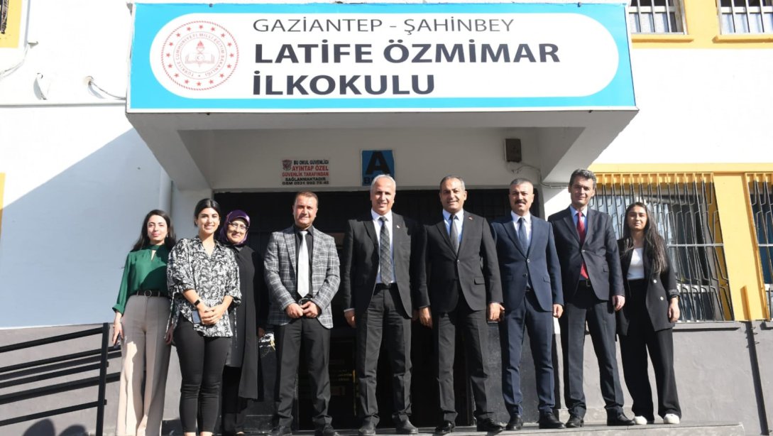 İlçe Millî Eğitim Müdürümüz Eyüp Güneş, Şube Müdürlerimiz İrfan Şan ve Mehmet Özdemir'le birlikte Latife Özmimar İlkokulunu ziyaret ederek öğrencilerimiz, öğretmenlerimiz ve okul yönetimiyle bir araya geldiler.