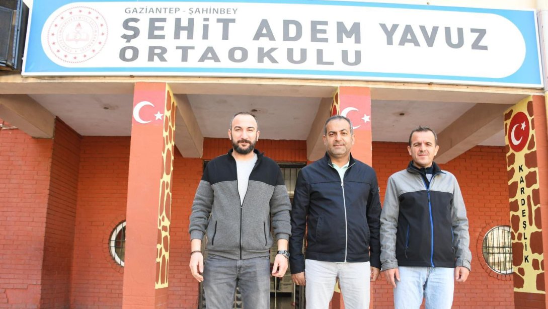 İlçe Millî Eğitim Müdürümüz Eyüp Güneş, Şube Müdürümüz Fatih Türkhan ile birlikte Şehit Adem Yavuz Ortaokulu destekleme ve yetiştirme kurslarında öğrenci, öğretmen ve okul yöneticileriyle bir araya geldiler.