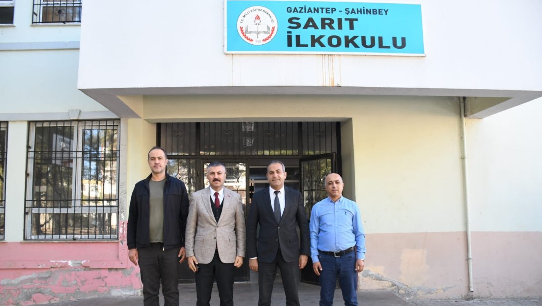 İlçe Millî Eğitim Müdürümüz Eyüp Güneş, Şube Müdürümüz Mehmet Özdemir ile birlikte Sarıt İlkokulunu ziyaret ederek öğrencilerimiz, öğretmenlerimiz ve okul yönetimiyle bir araya geldiler.