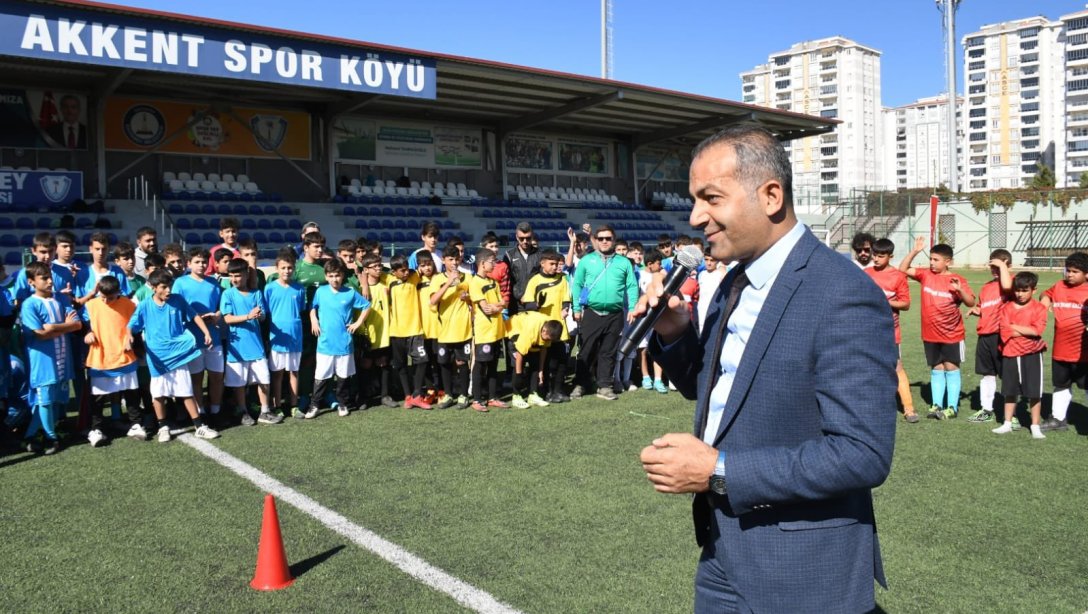 Şahinbey Kaymakamlığı, Şahinbey Belediyesi , Gençlik Spor İl Müdürlüğü ve Müdürlüğümüz işbirliğiyle gerçekleştirilen sportif faaliyetimize İlçe Millî Eğitim Müdürümüz Eyüp Güneş katılım sağladılar.