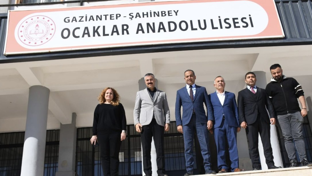 İlçe Milli Eğitim Müdürümüz Eyüp Güneş, Şube Müdürlerimiz Abdullah Yılmaz ve Mehmet Özdemir ile birlikte Ocaklar Anadolu Lisesini ziyaret ederek öğrencilerimiz, öğretmenlerimiz ve okul yönetimiyle bir araya geldiler.