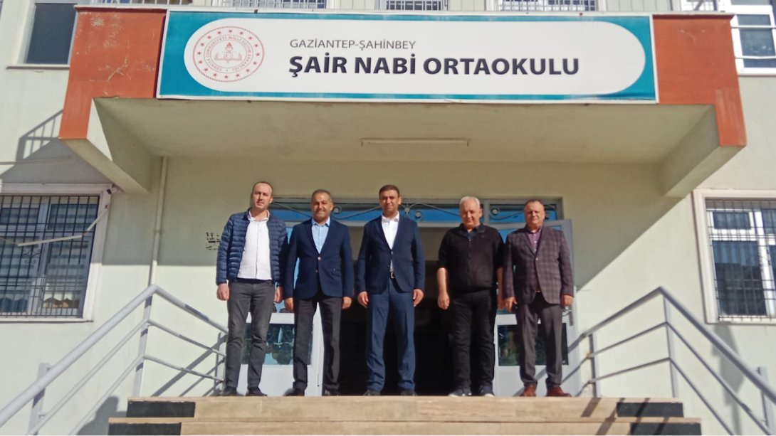 İl Millî Eğitim Müdürümüz Dr. Erdal Kılınç ve Şahinbey İlçe Millî Eğitim Müdürüz Eyüp Güneş, Şair Nabi Ortaokulu destekleme ve yetiştirme kurslarında LGS öğrencileri ile buluştular. 