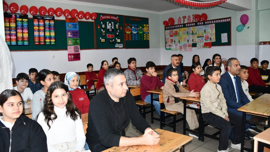 İlçe Millî Eğitim Müdürümüz Eyüp Güneş, Şube Müdürlerimiz İrfan Şan ve Mehmet Özdemir ile birlikte İstiklal İlkokulu ve Ortaokulunu ziyaret ederek 