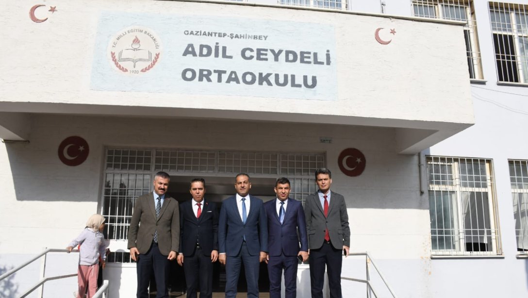 İlçe Millî Eğitim Müdürümüz Eyüp Güneş, Şube Müdürlerimiz İrfan Şan ve Mehmet Özdemir ile birlikte Adil Ceydeli Ortaokulu öğrenci, öğretmen ve okul yöneticileri ile bir araya geldiler.