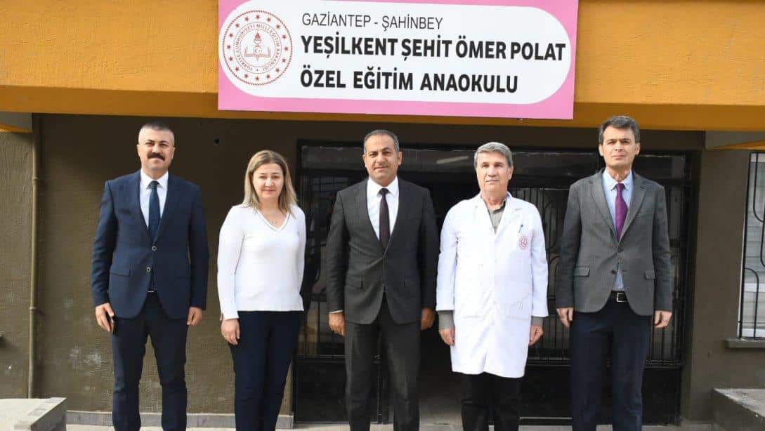 İlçe Millî Eğitim Müdürümüz Eyüp Güneş, Şube Müdürlerimiz İrfan Şan, Mehmet Özdemir ile Yeşilkent Şehit Ömer Polat Özel Eğitim Anaokulu okul öncesi özel öğrenci, öğretmen ve okul yöneticileri ile bir araya geldiler.