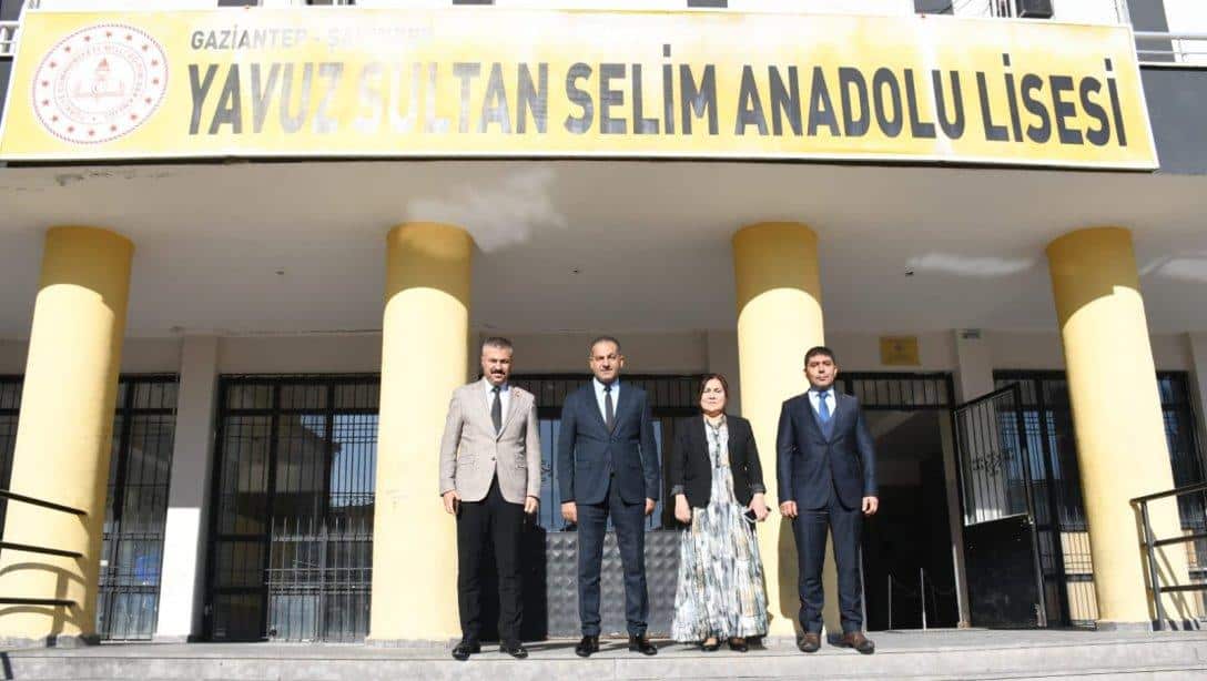 İlçe Millî Eğitim Müdürümüz Eyüp Güneş, Şube Müdürlerimiz Abdullah Yılmaz ve Mehmet Özdemir, Yavuz Sultan Selim Anadolu Lisesi'nde öğretmen ve okul yöneticileri ile bir araya gelerek toplantı gerçekleştirdiler. 