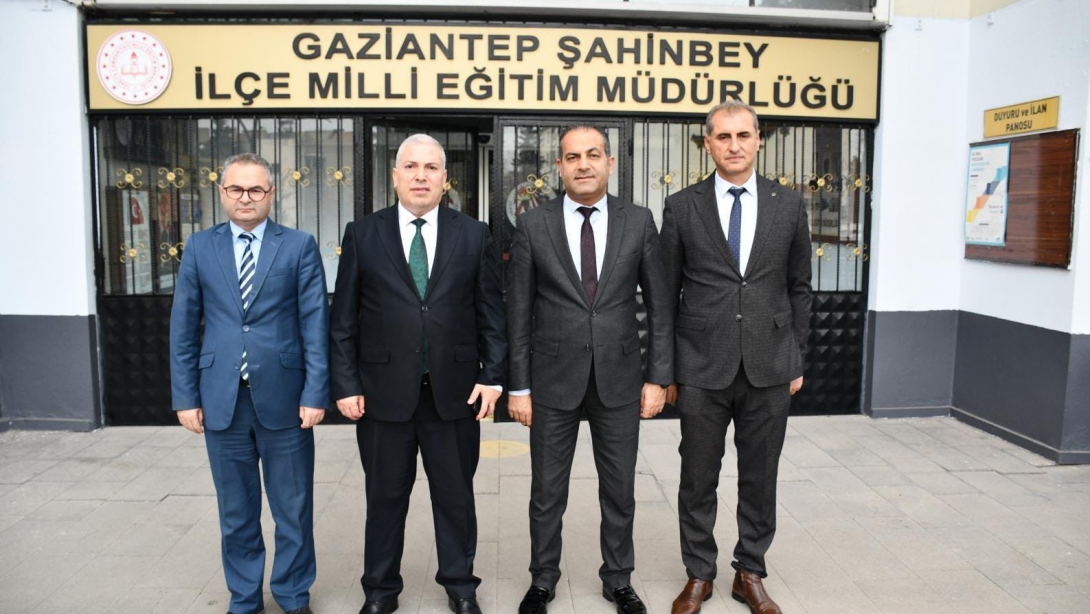 Araban İlçe Millî Eğitim Müdürü Ömer Karayılan, Şube Müdürleri ile birlikte İlçe Millî Eğitim Müdürümüz Eyüp Güneş'i ziyaret etti.