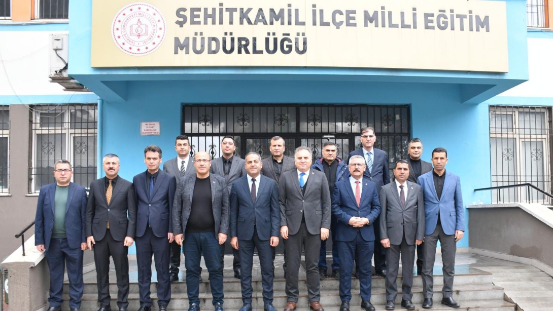 İlçe Millî Eğitim Müdürümüz Eyüp Güneş, Şube Müdürlerimiz'le Şehitkamil İlçe Milli Eğitim Müdürü Mehmet Ali Tiryakioğlu'na hayırlı olsun ziyaretinde bulundu.