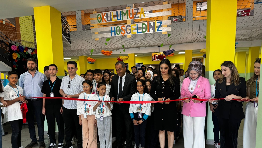 Atatürk Ortaokulu'nda Resim Sergisi ve TÜBİTAK 4006 Bilim Fuarı