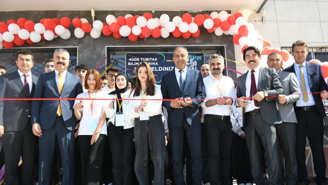 Talat Çağdaş Anadolu Lisesi TÜBİTAK 4006 Bilim Fuarı